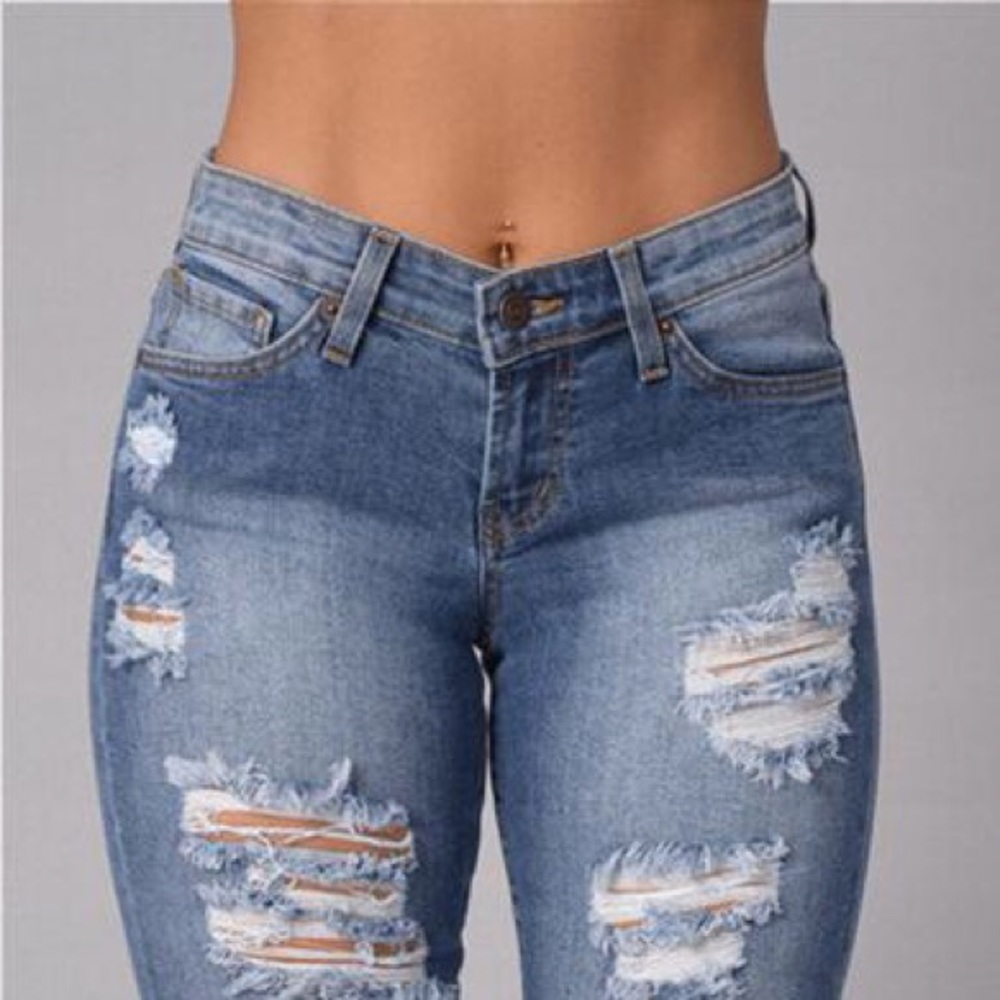 🌊 Aphrodite: Above the knee; Ripped shorts